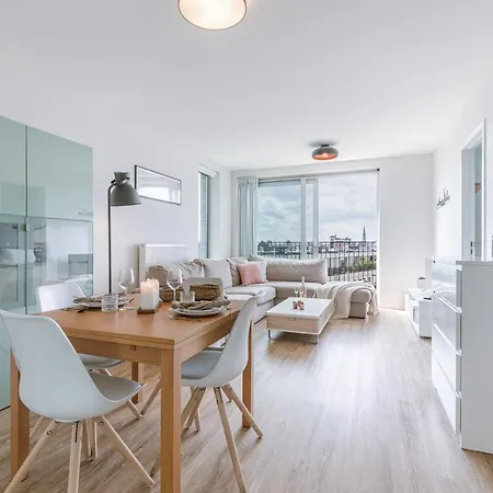 Daire Huswell - Modern In A Location In