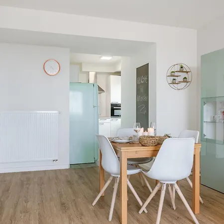 Daire Huswell - Modern In A Location In